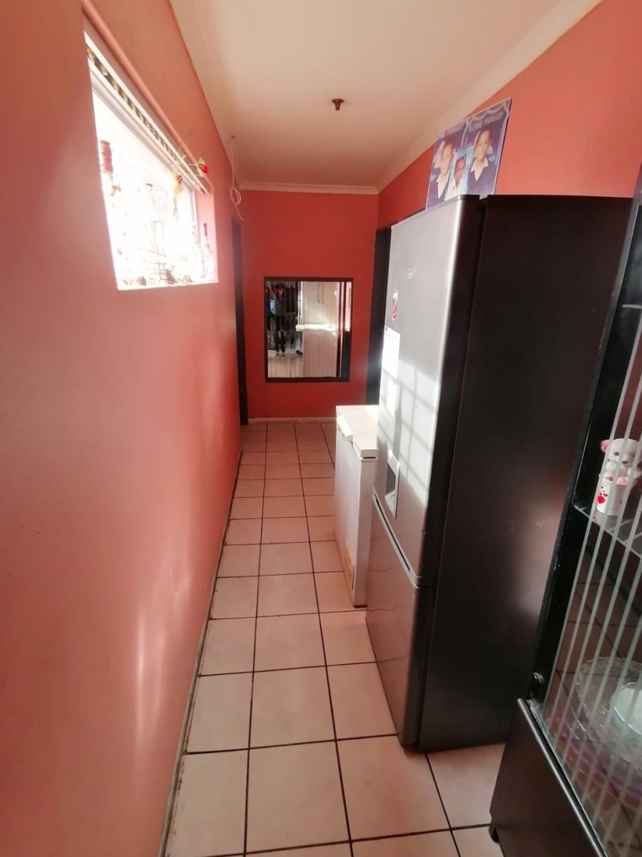 Bedroom Property for Sale in Lentegeur Western Cape